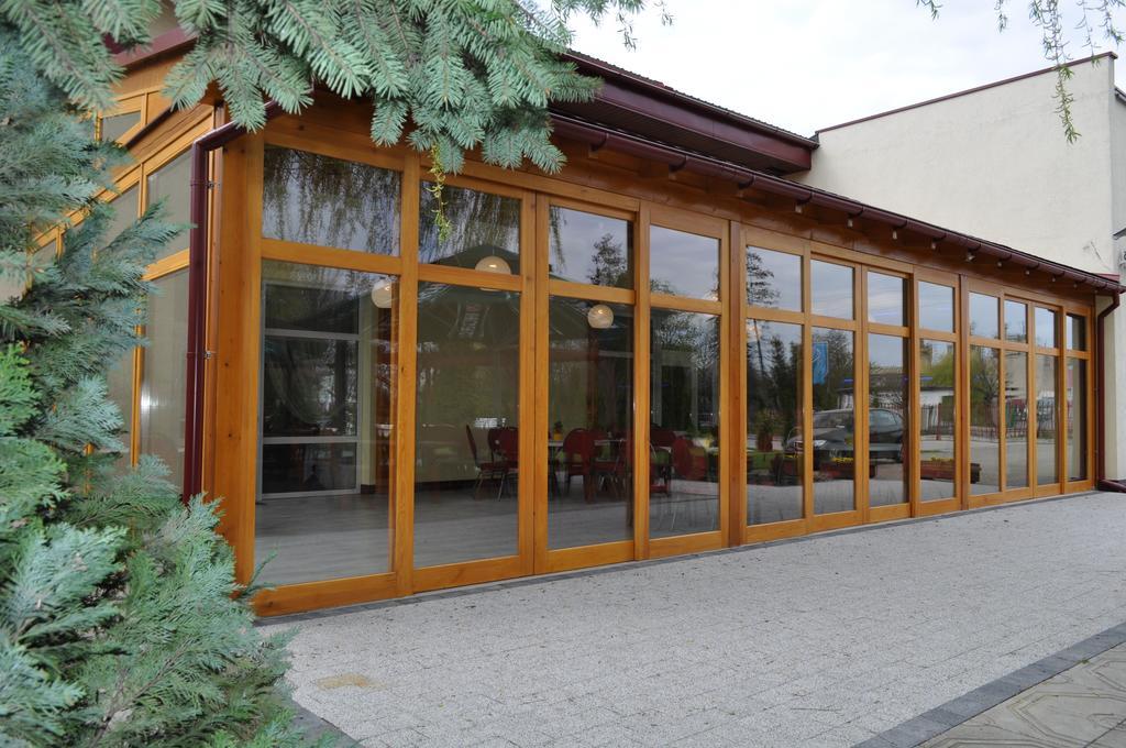 Bankietowa Hotel & Restauracja Ostrow Wielkopolski Exterior photo
