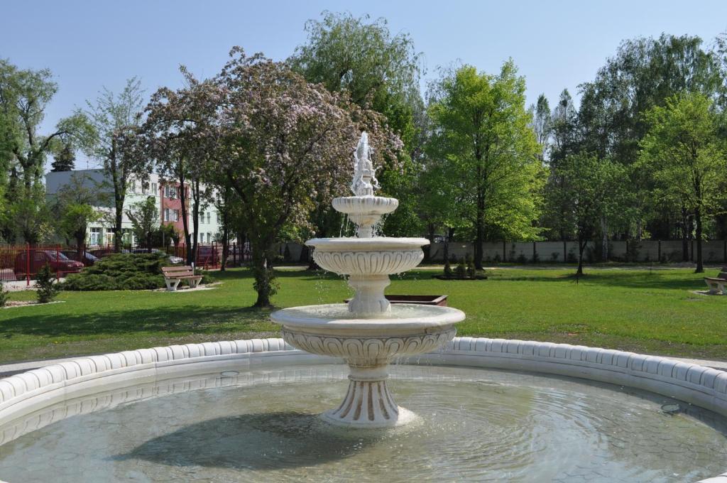 Bankietowa Hotel & Restauracja Ostrow Wielkopolski Exterior photo